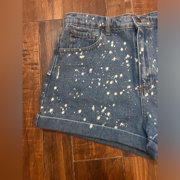 Forever 21 White Splatter Cow Print Style Jean Shorts Size 29. - Picture 3 of 11